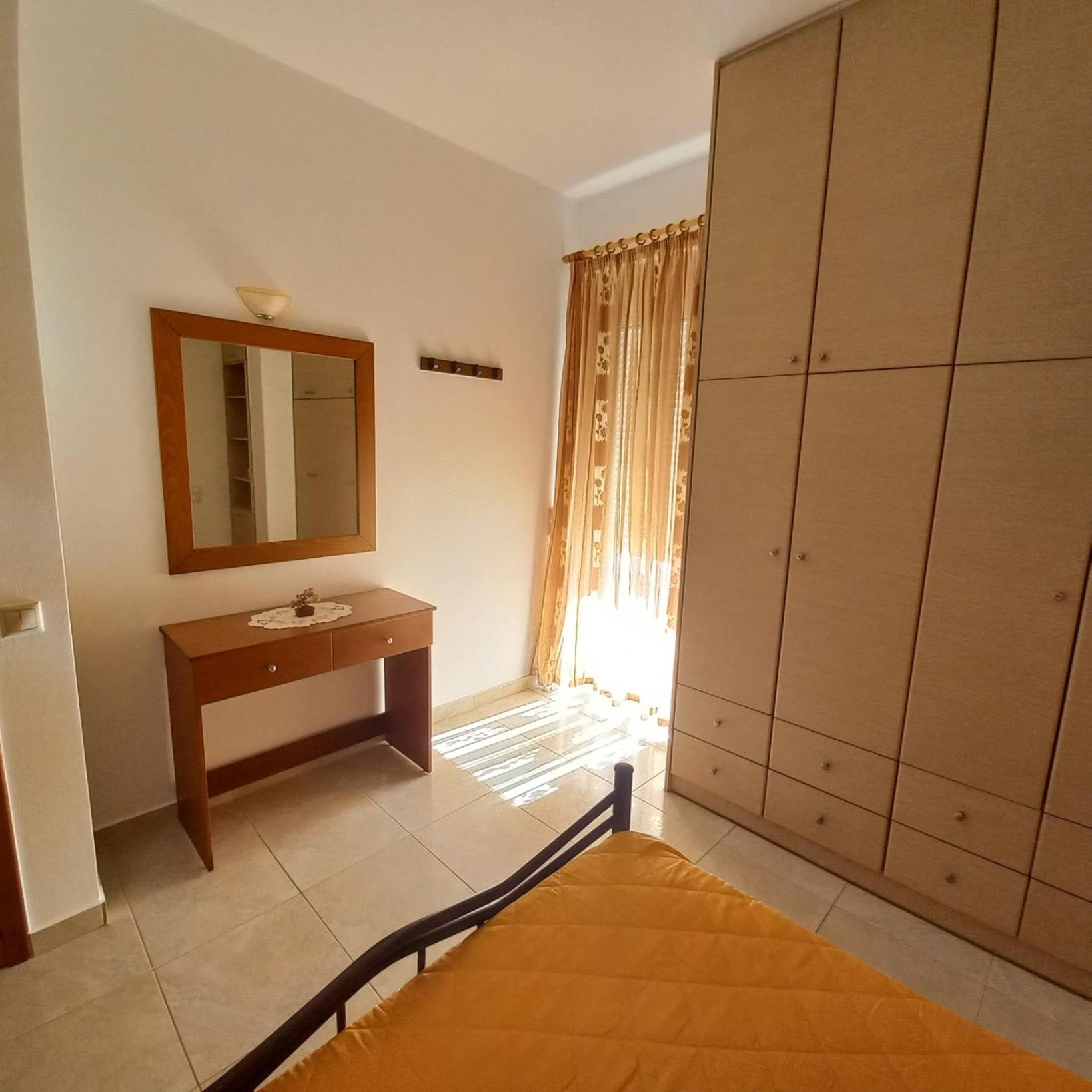 Central Rooms Makry Gialos  Exterior photo