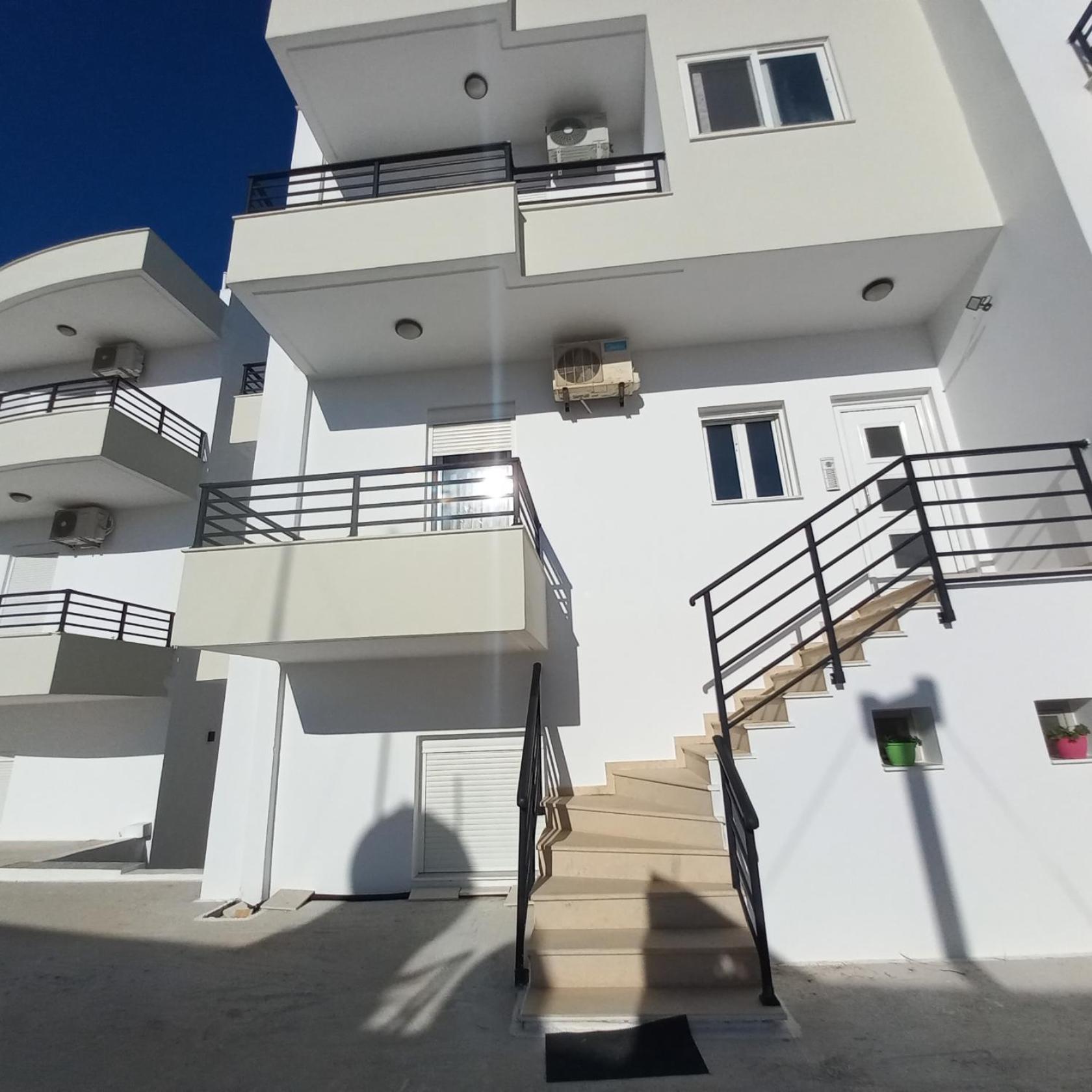 Central Rooms Makry Gialos  Exterior photo
