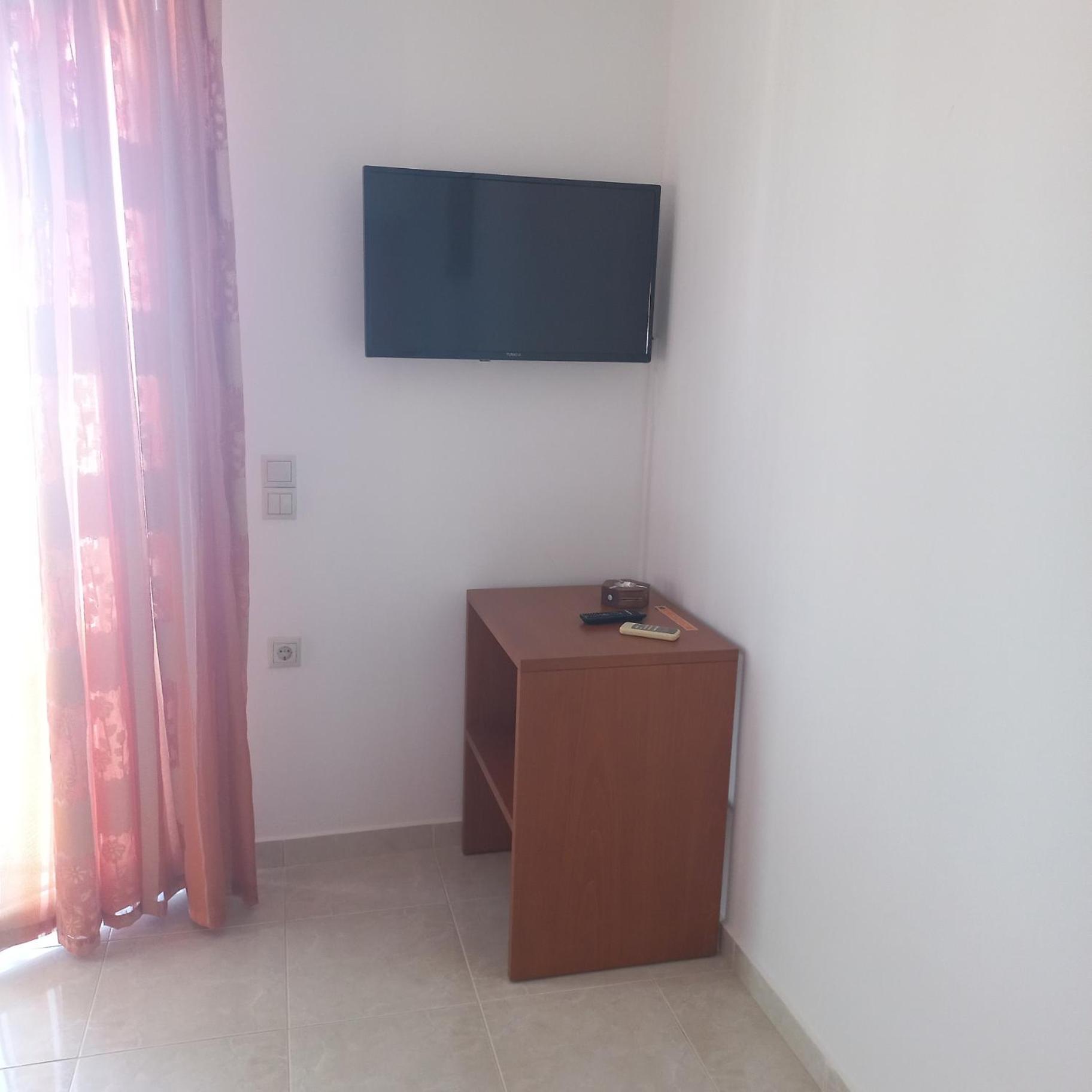 Central Rooms Makry Gialos  Exterior photo