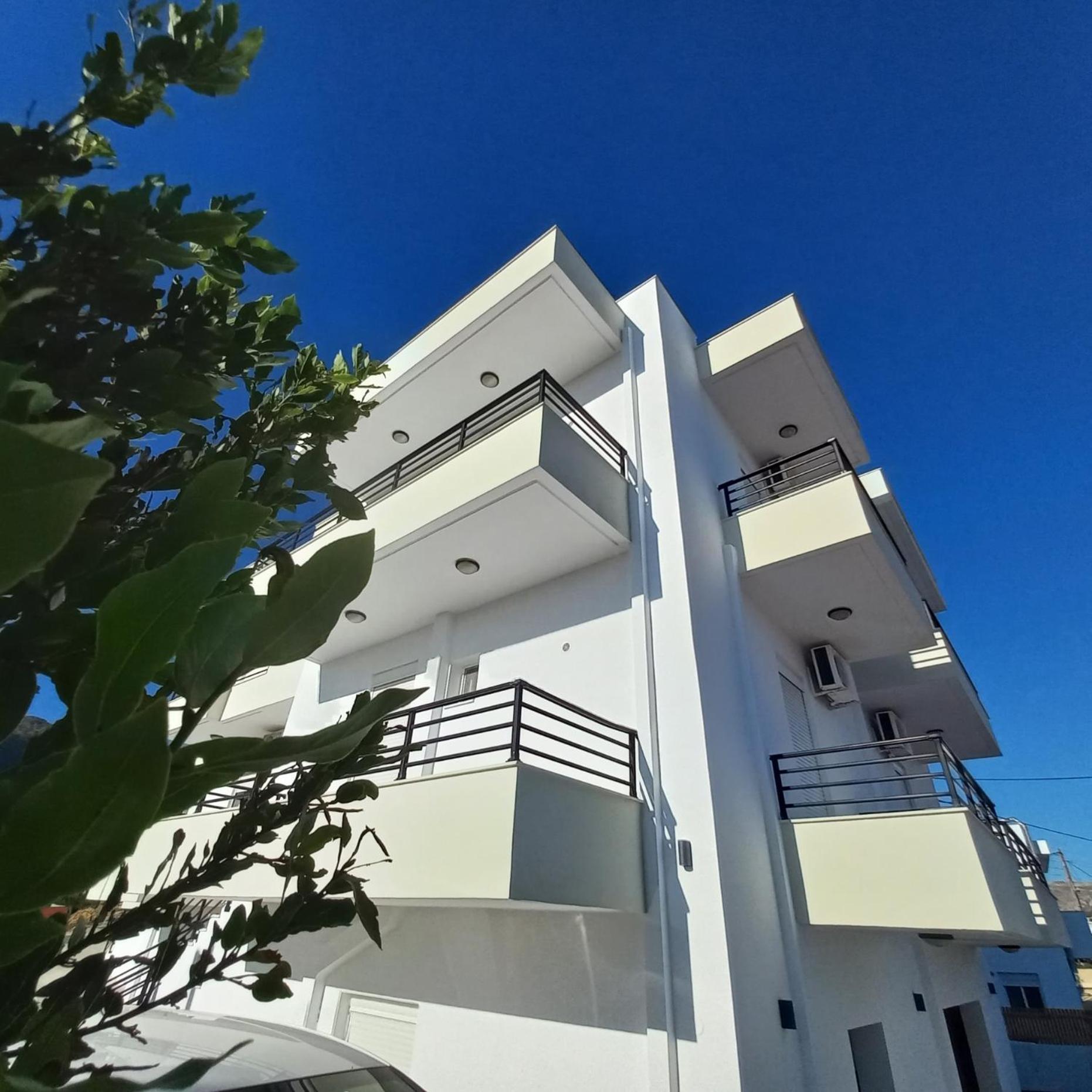 Central Rooms Makry Gialos  Exterior photo